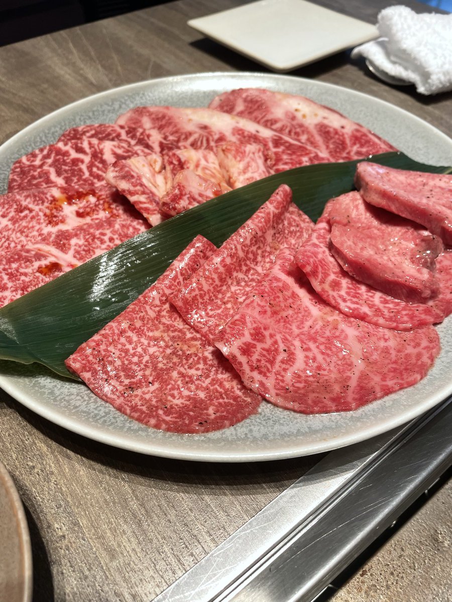 焼肉食べに来た。🍖僕、白米めっちゃ好きなんですけどご飯おかわり無料だったから5杯も食べちゃいました笑笑
お腹パンパンになりました🫃🏻ま、ま、満足！
