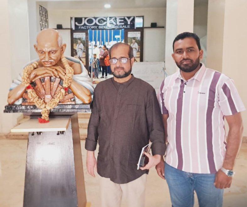 रविवारी पुण्यात गांधी भवनमध्ये सुधीर माकोने या तरुणाची भेट झाली. त्याने मला पाठवलेला हा WhatsApp मेसेज. 
असे निरोप मिळाले की वाटतं, आपलं उत्तम चाललंय. गांधी- आंबेडकरांचा हा मार्गच उद्याची पहाट आणेल. 
Thank you सुधीर. 

नमस्कार सर, 

2013 मध्ये डॉ. दाभोलकर ह्यांच्या हत्येनंतर