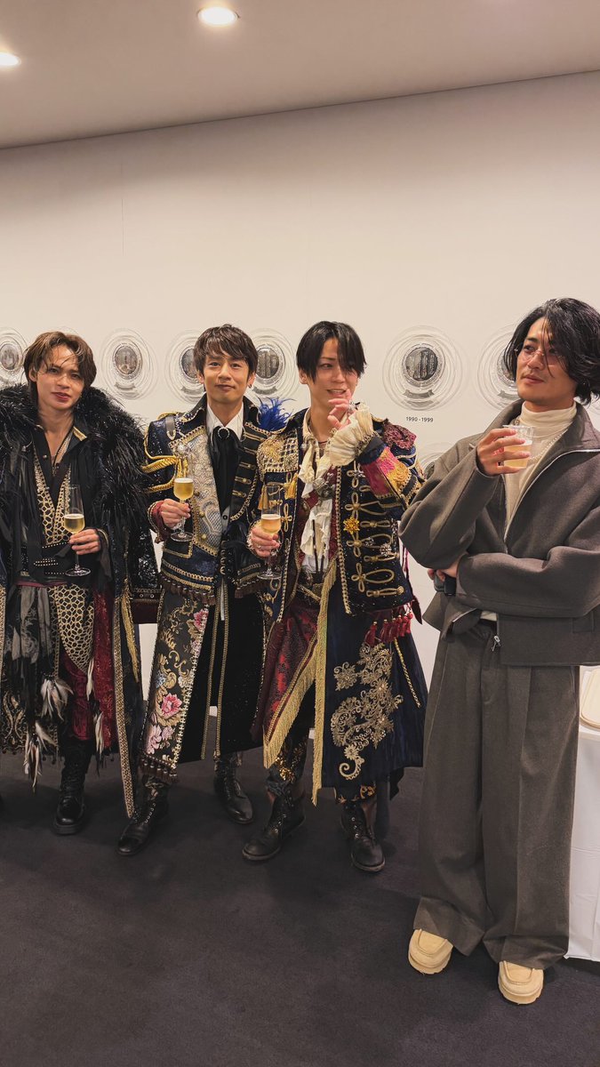 sora_tomo_jin74's tweet photo. KAT-TUN最高✨
あとは亀梨くんだけだぞ😂
爆弾持ってるのか⁉️😍😍😍- ̗̀ 🤲🏻   ̖́- https://t.co/qTauZVtleh