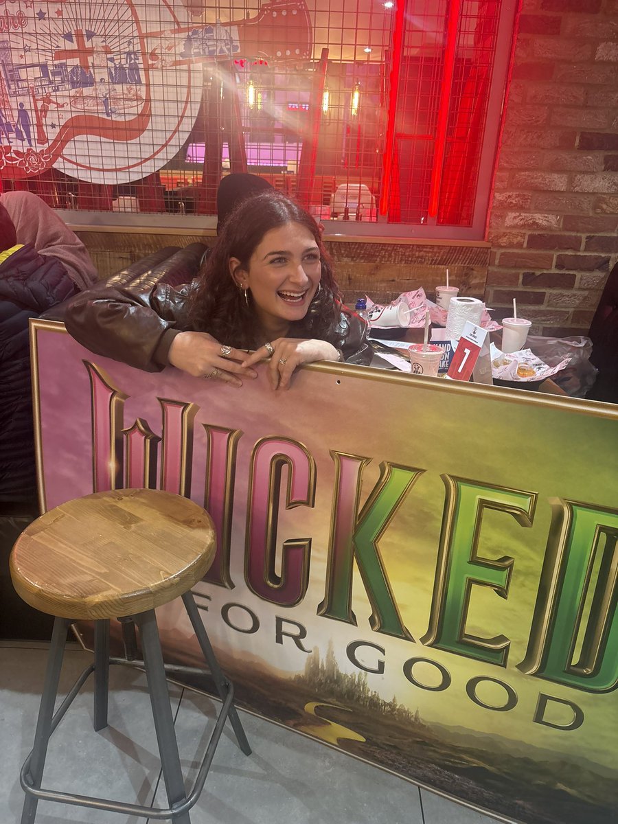 tbyarianagb's tweet image. 