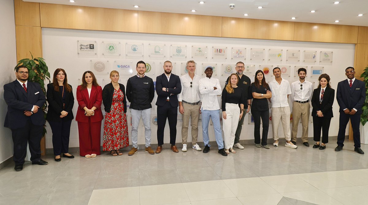 HtmiKSA's tweet image. At HTMi Riyadh, we had the pleasure of welcoming a French culinary delegation 🇫🇷👨‍🍳 Our Culinary Arts trainees showcased authentic Saudi cuisine through live demos and exchanged inspiring insights on passion and perseverance in the culinary world 🇸🇦✨ #HTMi #CulinaryArts