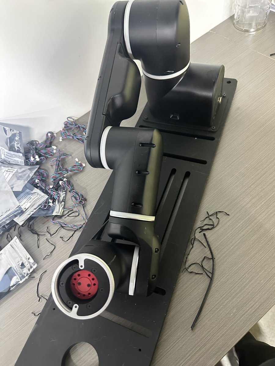 Simon95019's tweet image. Very cool robotic arm.
 Six-axis robotic arm, 550mm, maximum end effector load of 5kg, robotic arm weight of 4kg, FOC drive, Ethercat/WIFI/CAN/485, supports ROS, Arduino, Python/C++ SDK.#Motor #myactuator #Robotics