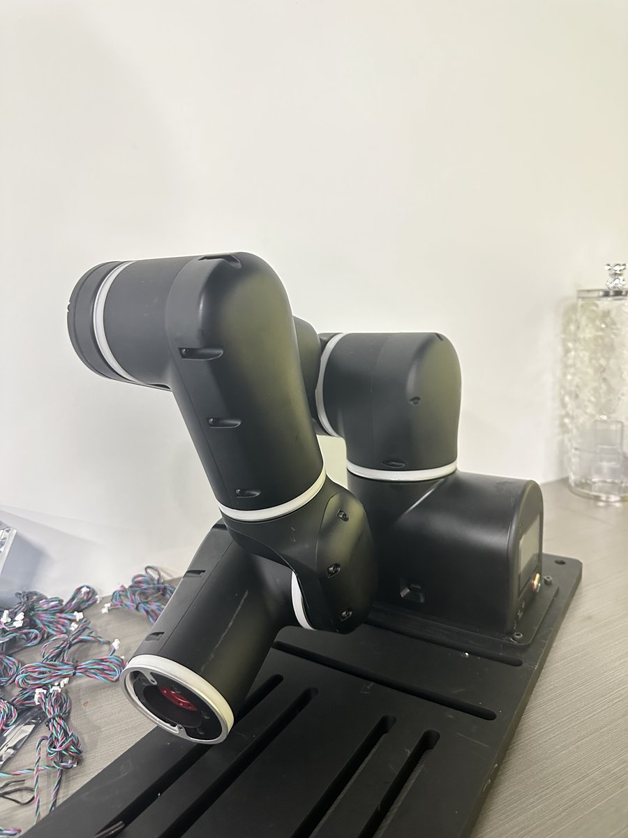 Simon95019's tweet image. Very cool robotic arm.
 Six-axis robotic arm, 550mm, maximum end effector load of 5kg, robotic arm weight of 4kg, FOC drive, Ethercat/WIFI/CAN/485, supports ROS, Arduino, Python/C++ SDK.#Motor #myactuator #Robotics