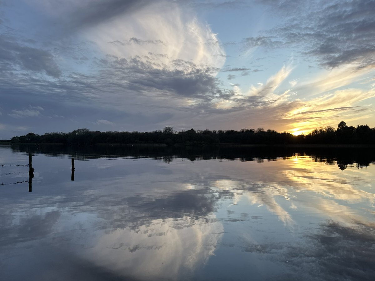 Cloud appreciation #LoughNeagh <a href="/StormHour/">#StormHour</a>