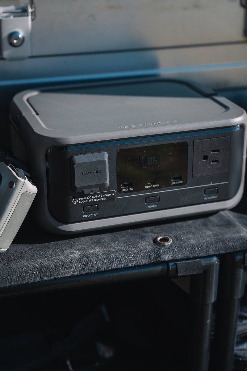ALLPOWERSJapan's tweet photo. ポタ電デビューに最適な #VOLIXP300

⚡256Wh／300W
ソロキャンプや非常時にちょうどいい  
軽量3.57kg＆リン酸鉄リチウム電池採用で安心！

🗓️11/7〜12/3まで  
#ブラックフライデー 限定「2025年最安」セール開催中🎉

冬の停電対策 ・キャンプ にもおすすめ⛺  

👉https://t.co/QGXLzUMe8U https://t.co/N1AQvNyB1T