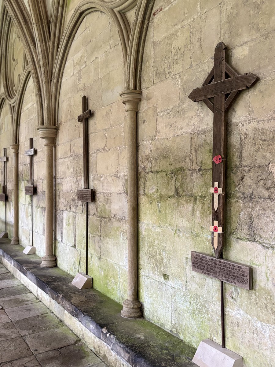 Salisbury Cathedral tweet media