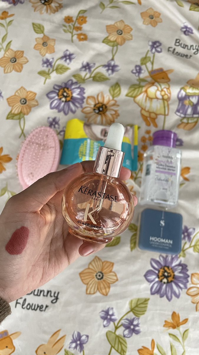 adaa yg mau angkut gakk? aku jual murah aja cuman 300k isinya masih banyaak 90% an, harga asli nya kl di store 600rb++, merk kerastase yaa dijamin ori 100% BUKAN KW