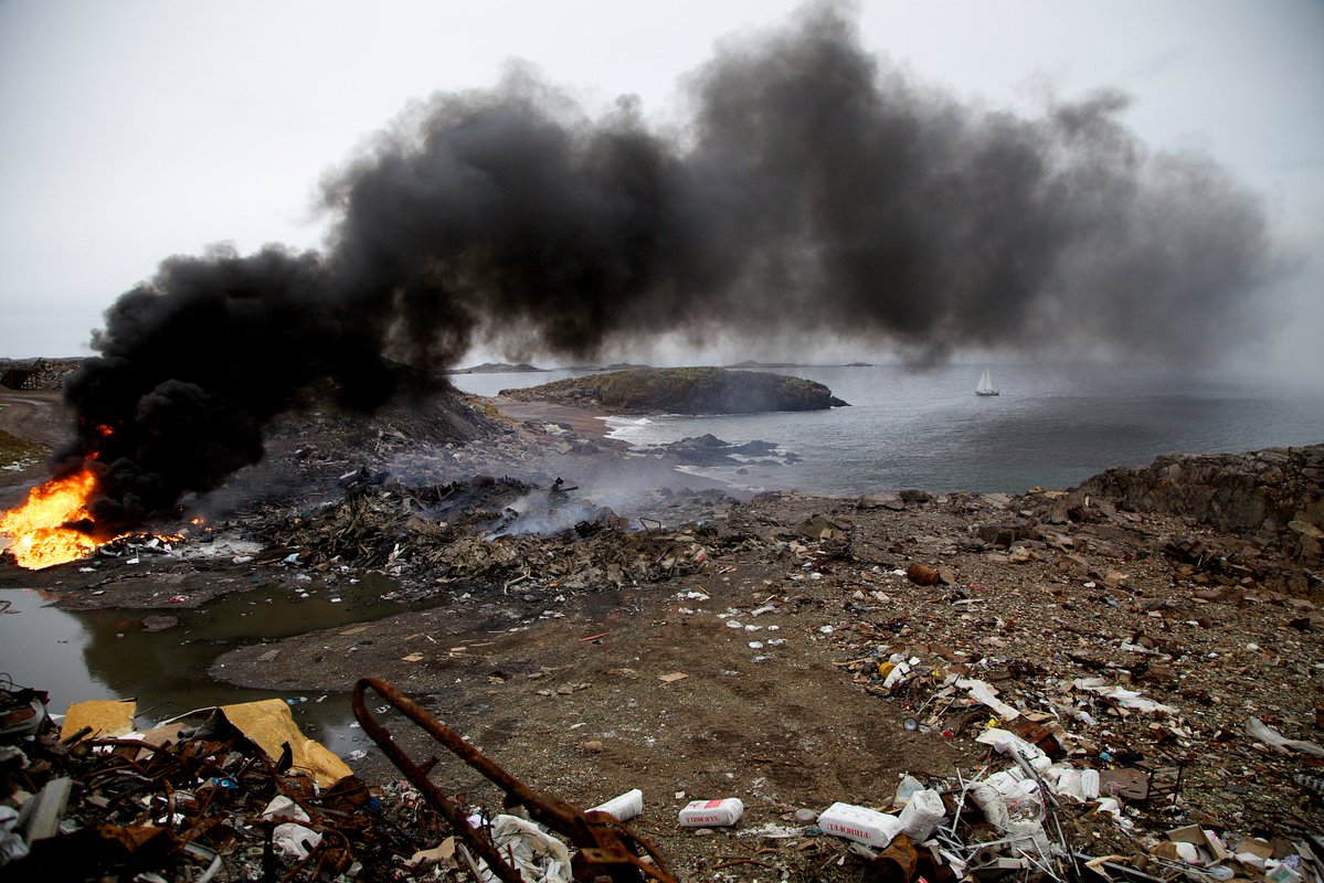Frontlinestory's tweet image. #FrontlineFocus: Greenhouse gas emissions from waste

♻️ Did you know?
• Waste management generates about 3–5% of global #greenhouse gas (#GHG) emissions.
• #Methane (CH₄) from #landfills is a major source — it&apos;s over 28 times more potent than CO₂. 
• Food loss and waste…