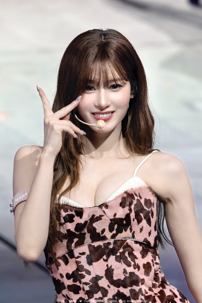 SaShine_SANA's tweet photo. 251109 THIS IS FOR IN MELBOURNE D2 

👧

#트와이스 #사나 #TWICE #SANA #サナ https://t.co/862nb8ZwQ8