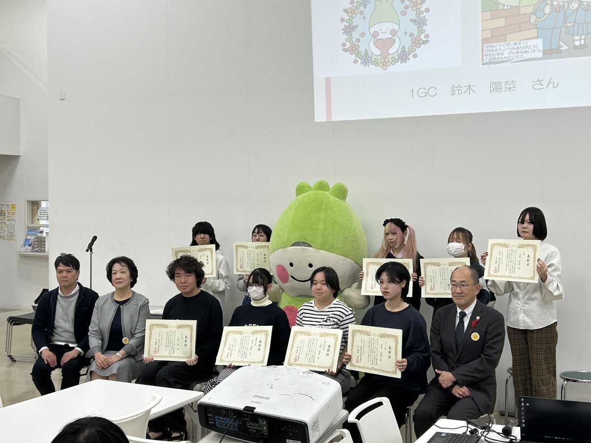 札幌市社会福祉協議会様との共同プロジェクトとして進んでいたぬりえ絵本「まもりんと描く　やさしいまち　さっぽろ」の表彰式です。まもりんの姿も！子どもたちに優しい心が届きますように。