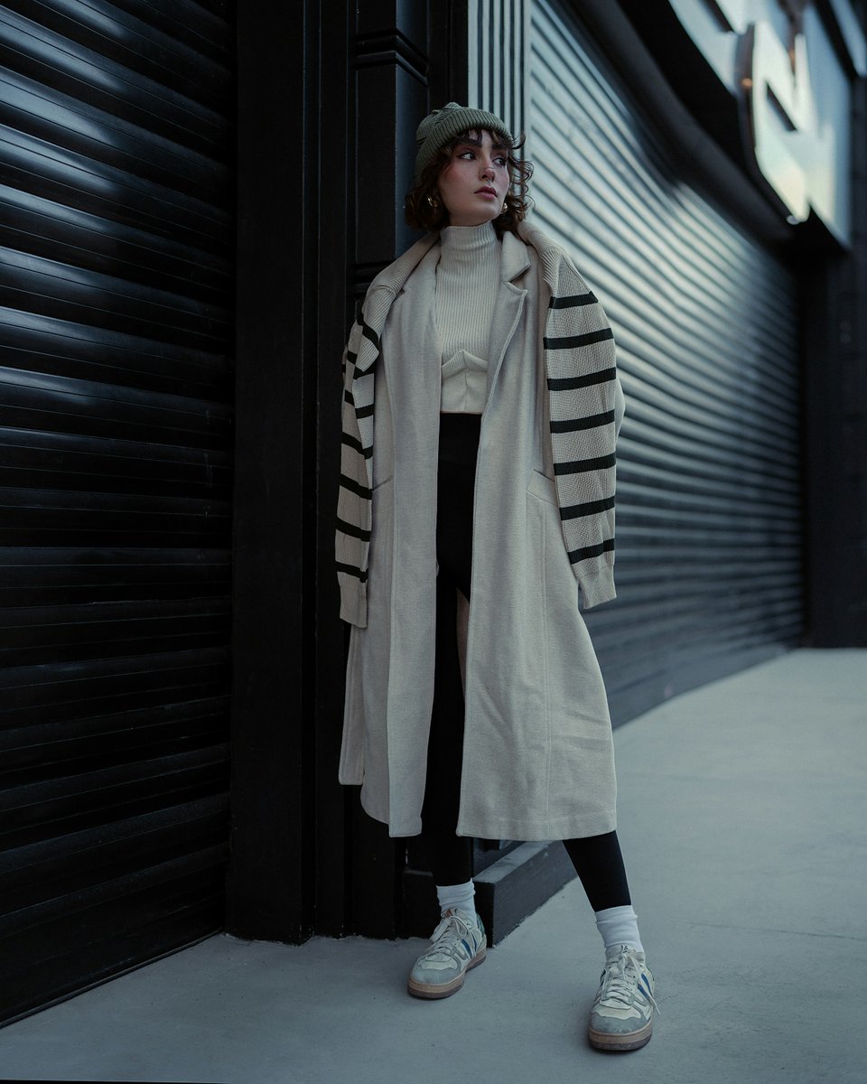 DreamsDwelling's tweet image. As lifestyles evolve, our focus shifts inward. My style mantra is simple: If I like it and it feels good, I wear it. ✨ No useless functions or purely formal accessories. Just pure self-expression.

#PersonalStyle #MindfulFashion #LessIsMore