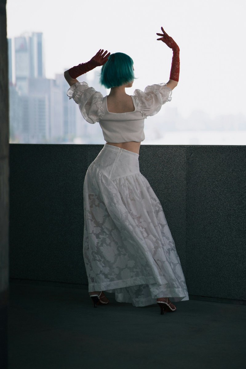 DreamsDwelling's tweet image. As lifestyles evolve, our focus shifts inward. My style mantra is simple: If I like it and it feels good, I wear it. ✨ No useless functions or purely formal accessories. Just pure self-expression.

#PersonalStyle #MindfulFashion #LessIsMore