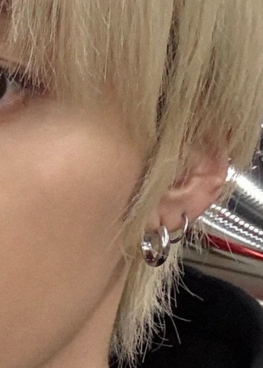 meemomilkers's tweet photo. 2 on each lobe mnho show your nipples right now https://t.co/iE8XUiqf1r