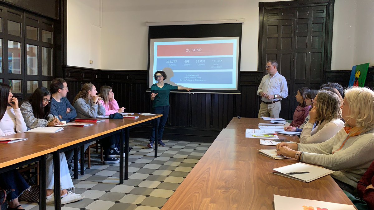 FECC_educacio's tweet image. ✨ Avui els estudiants de doble titulació del Programa de Transició @Blanquerna Escola han visitat el Col·legi @SAFAAVINYO. Des de la #FECC els hem explicat els serveis que oferim, què significa ser una escola d’iniciativa social i el valor de formar part de l’#escolacristiana.