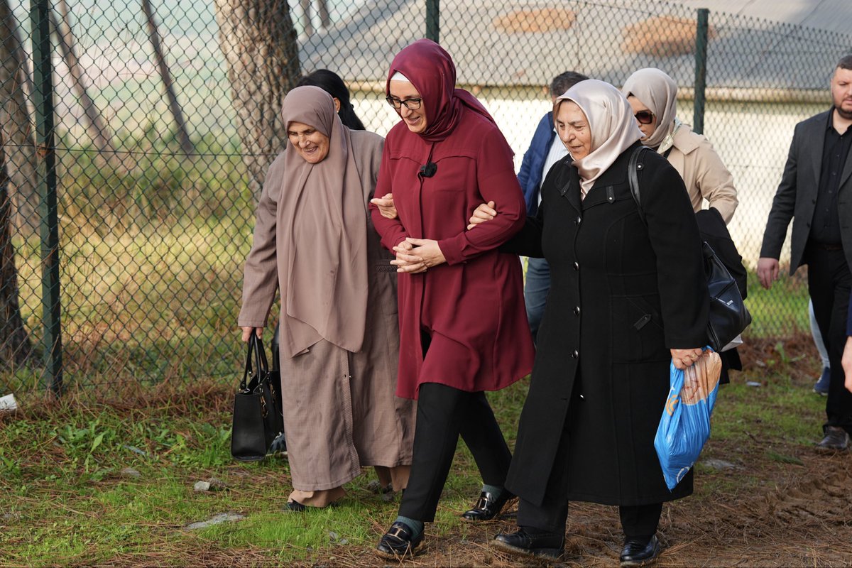 Millî Ağaçlandırma Günü’nde, yüreğimizi ısıtan çok özel bir buluşma gerçekleştirdik. 
İl Kadın Kolları olarak; her biri bir kahramanımızın adını taşıyan fidanları toprağa emanet etmiş, bu anlamlı hediyeyi mektuplarımızla şehit ailelerimize ulaştırmıştık. 🍃

Bugün ise şehit