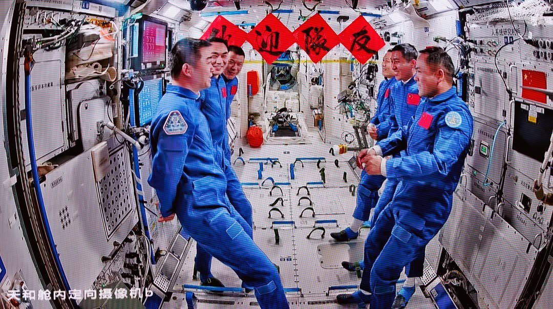 ❌👩‍🚀🇨🇳 Shenzhou-20 : toujours pas de date de retour, la Chine multiplie les vérifications avant décision.

L’attente se prolonge pour l’équipage de Shenzhou-20. Dix jours après la date de retour initialement prévue, la Chine n’a toujours pas annoncé quand ses trois taïkonautes