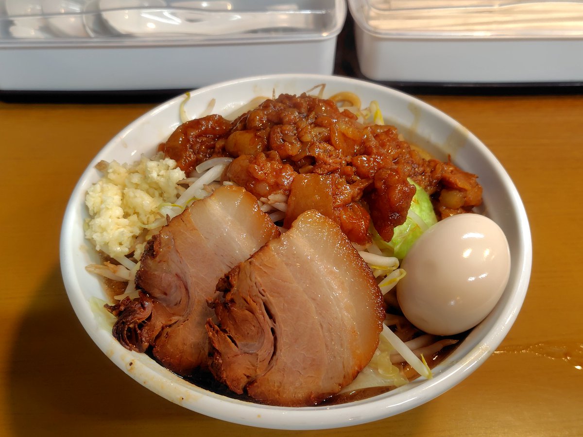 dairamenK's tweet photo. #らーめんにい村 さん！
ガッツリ！ここ1ヶ月でかなり冷え込んでラーメンの旨い季節がやってきました！ガッツリはどの時期に食べても美味しいけど寒いとより一層美味しく感じる！今度は味噌にして生姜トピしようかな…🤔今日もお心遣いありがとうございました！ご馳走様でした😋
#栃木ラーメン https://t.co/WoGBCye8fw