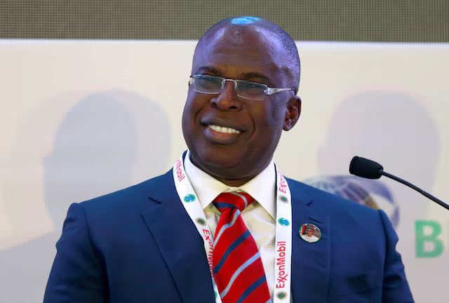 scottbolshevik's tweet photo. Arrest warrant for ex–oil minister Timipre Sylva over $14.8M fraud. The pathology of impunity explains why oil-rich Nigeria remains among the world’s poorest. 

Over 140 million Nigerians live in extreme poverty. https://t.co/WBAgiBa9ip