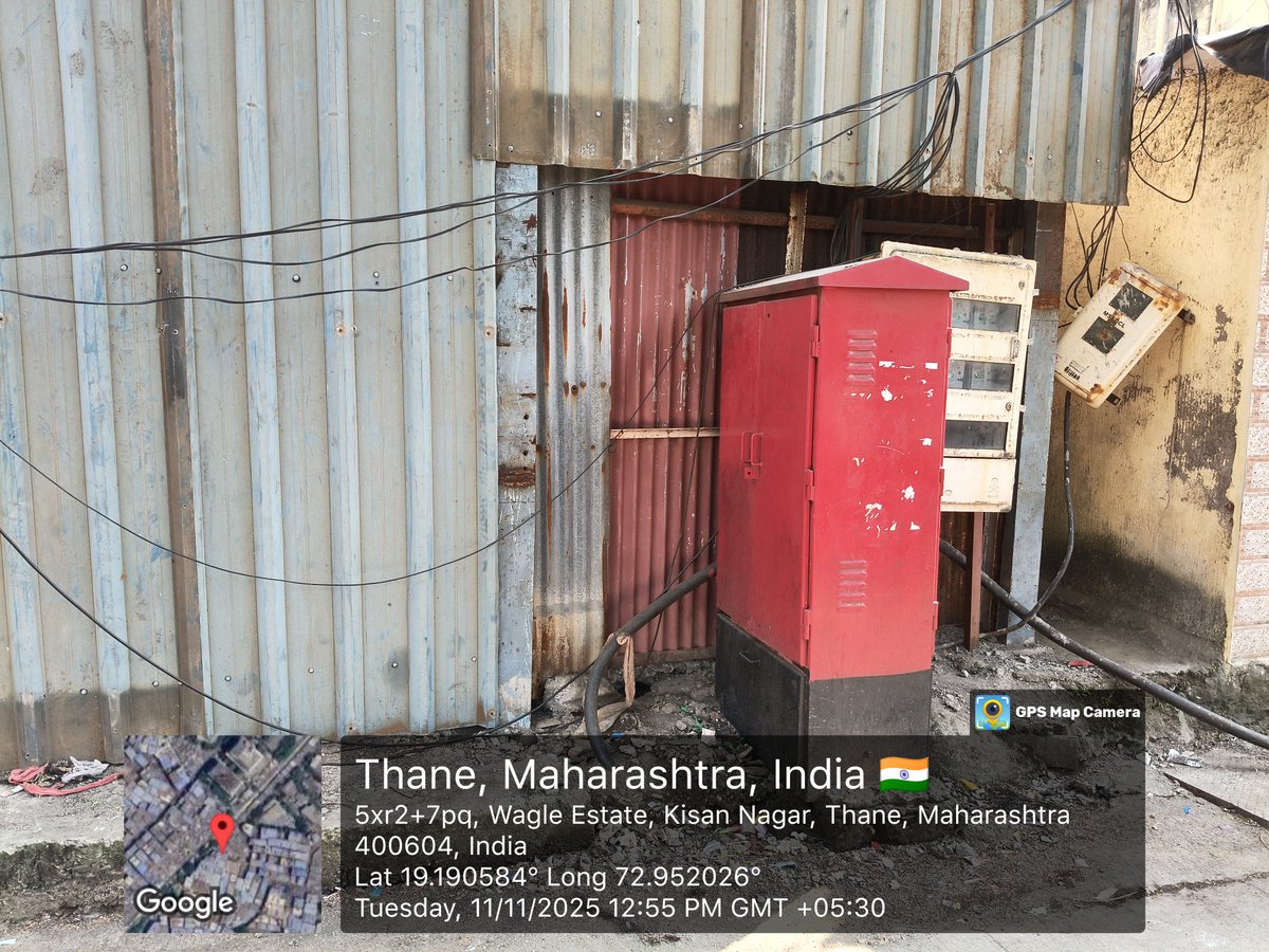 Vaibhav89798652's tweet image. MSEB चा भोंगळ कारभार!
अशा प्रकारे उघड्या वायरी आणि मीटर बॉक्स ठेवणे म्हणजे नागरिकांच्या जीवाशी खेळणं आहे.
कोणत्याही क्षणी मोठी जीवितहानी होऊ शकते.
जबाबदार अधिकाऱ्यांवर कठोर कारवाई झाली पाहिजे!
#Thane #MSEB #SafetyFirst
#thanesmartcity