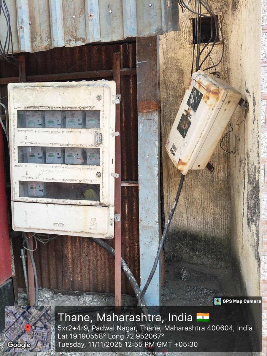 Vaibhav89798652's tweet image. MSEB चा भोंगळ कारभार!
अशा प्रकारे उघड्या वायरी आणि मीटर बॉक्स ठेवणे म्हणजे नागरिकांच्या जीवाशी खेळणं आहे.
कोणत्याही क्षणी मोठी जीवितहानी होऊ शकते.
जबाबदार अधिकाऱ्यांवर कठोर कारवाई झाली पाहिजे!
#Thane #MSEB #SafetyFirst
#thanesmartcity