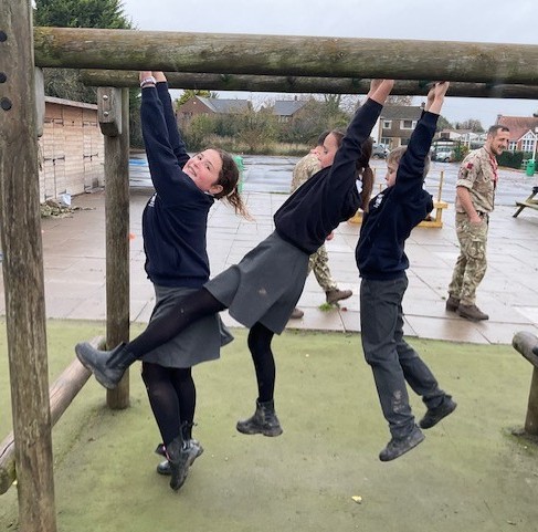 ManorDidcot's tweet image. This week, our Monday assemblies were led by service members from our local army base. They spoke to pupils about the importance of Remembrance and the symbolism of the poppy. KS2 even had the chance to take part in a mini assault course! #ManorPrimary #Remembrance @GLFSchools
