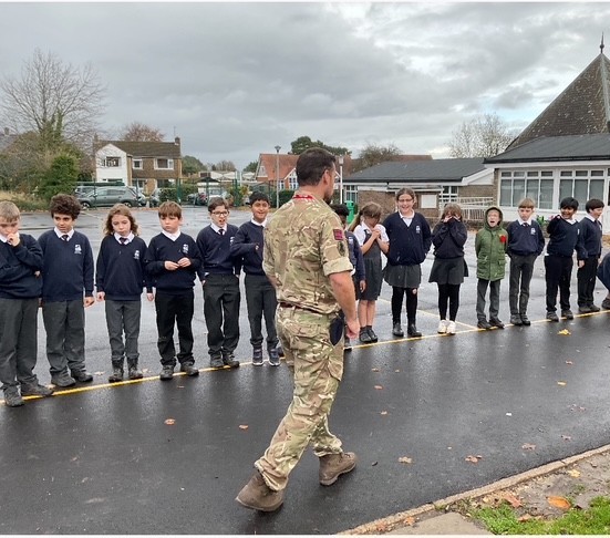 ManorDidcot's tweet image. This week, our Monday assemblies were led by service members from our local army base. They spoke to pupils about the importance of Remembrance and the symbolism of the poppy. KS2 even had the chance to take part in a mini assault course! #ManorPrimary #Remembrance @GLFSchools