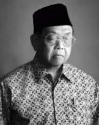 Kepahlawanan Marsinah: Memperjuangkan hak-hak buruh di era rezim otoriter militeristik SOEHARTO.

Kepahlawanan Gus Dur: Mengambil keputusan politik demiliterisasi Aceh, Papua, dan penghapusan diskriminasi minoritas warisan rezim SOEHARTO.

Lalu Soeharto pahlawan.
Logika psikopat.