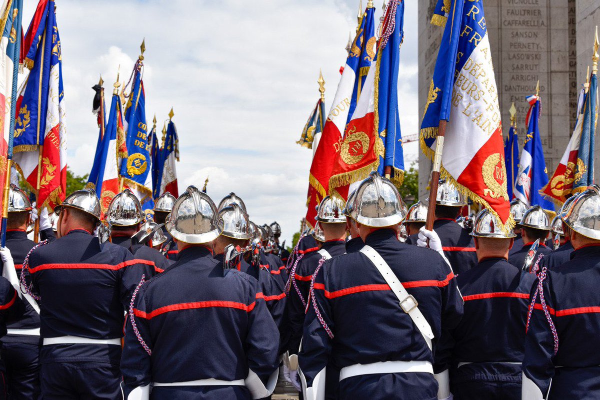 #11Novembre | En ce jour de commémoration de l’#Armistice du 11 novembre 1918, la <a href="/SecCivileFrance/">Sécurité Civile</a> rend hommage à toutes celles et ceux qui ont combattu et donné leur vie pour la France et la liberté.

Nos pensées vont également à tous les agents de la Sécurité civile,