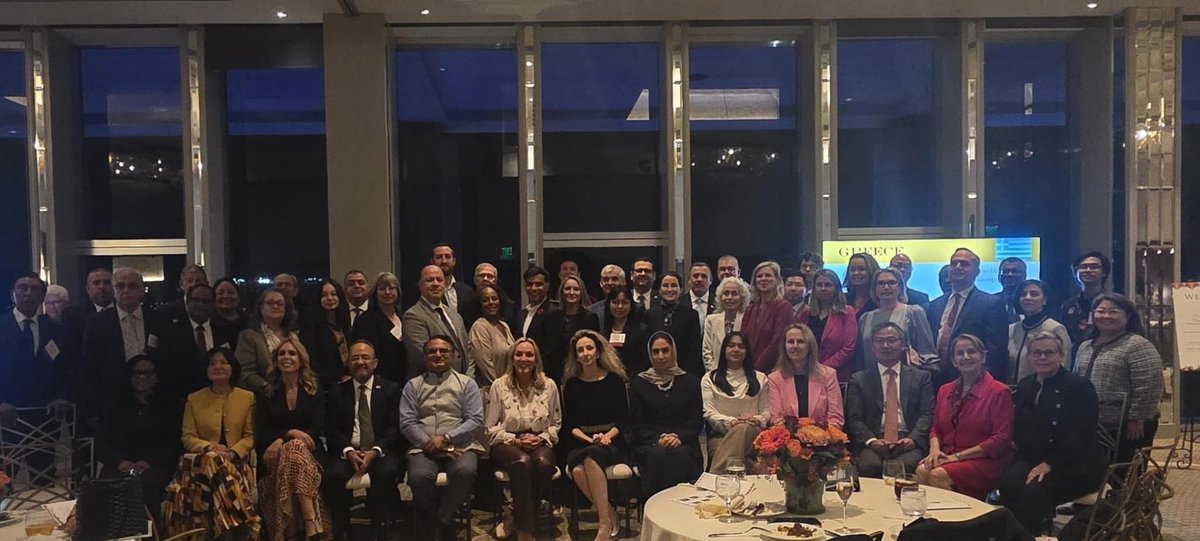 LuciaSava1's tweet photo. ✨ Honored to attend the reception honoring the Los Angeles Consular Corps, celebrating the cultural diversity that defines our city and the power of diplomacy to connect communities. 🌎

#RomaniaInLA #Diplomacy #CGLosAngeles #CulturalConnections https://t.co/HdJGQ9zNLL