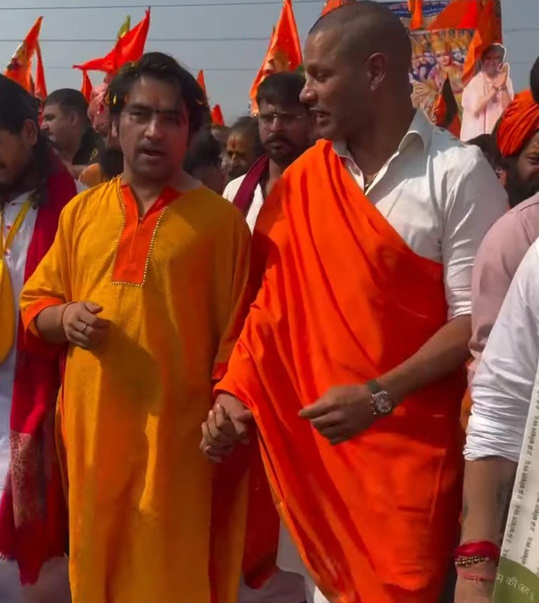 Sanjeet8675's tweet image. मैदान पर चौके-छक्के और समाज में एकता का संदेश — शिखर धवन सच में हर जगह विजेता हैं ❤️ #TeamUnity