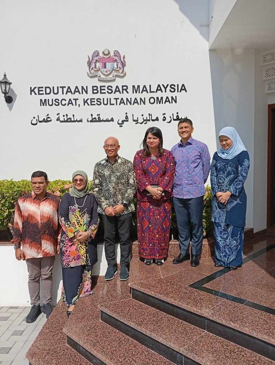 MYEmbMuscat's tweet image. Meeting with Mr Suriaghandi Suppiah, CEO of the Malaysia Healthcare Travel Council (MHTC) on 28 October 2025.