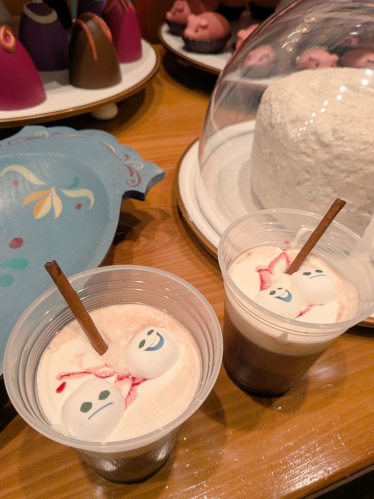 xxmcas's tweet photo. スノーギースちゃんのドリンク、めちゃ甘でおいしいです！ https://t.co/Yy9UhNwutv