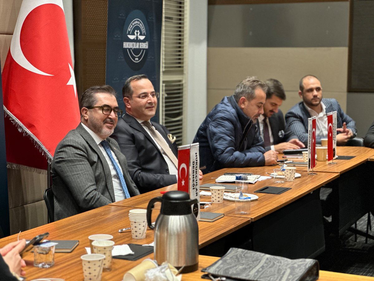 Hukukçular Derneği Teşkilat Komisyonumuz tarafından, önceki dönemlerden bugüne görev yapmış kıymetli komisyon mensuplarımızın katılımıyla bir buluşma programı gerçekleştirildi.

Derneğimizin önceki dönem başkanlarından Av. Cavit Tatlı ile, Teşkilat Komisyonu Başkanlığı yaparak