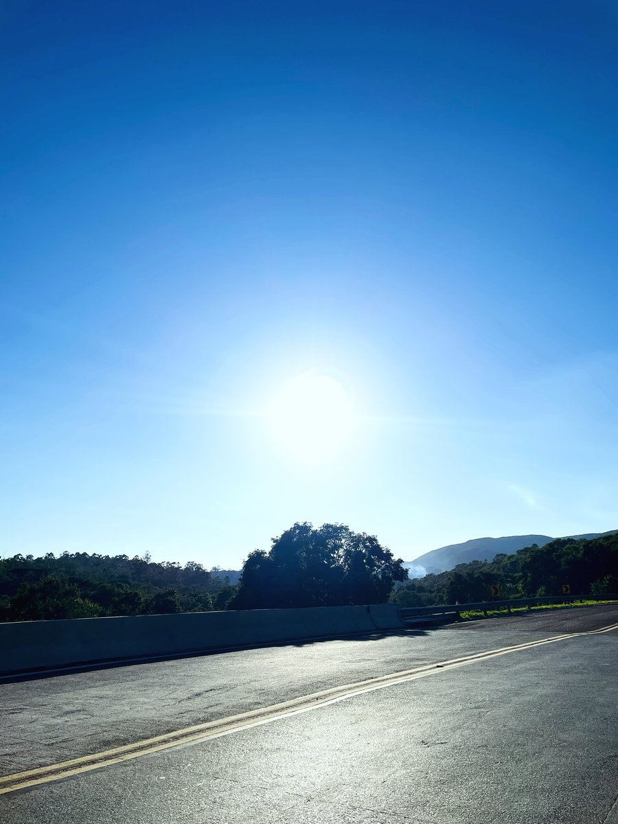 rafaelporcari's tweet image. O brilho do #sol à beira da #SerraDoJapi, em #Jundiaí: que maravilha!
Fotografar faz bem!
📸
#FOTOGRAFIAéNOSSOhobby
#amanhecer #morning #sun #sky #céu #natureza #horizonte #fotografia #paisagem #landscapes #inspiração #mobgrafia #XôStress
#estrada