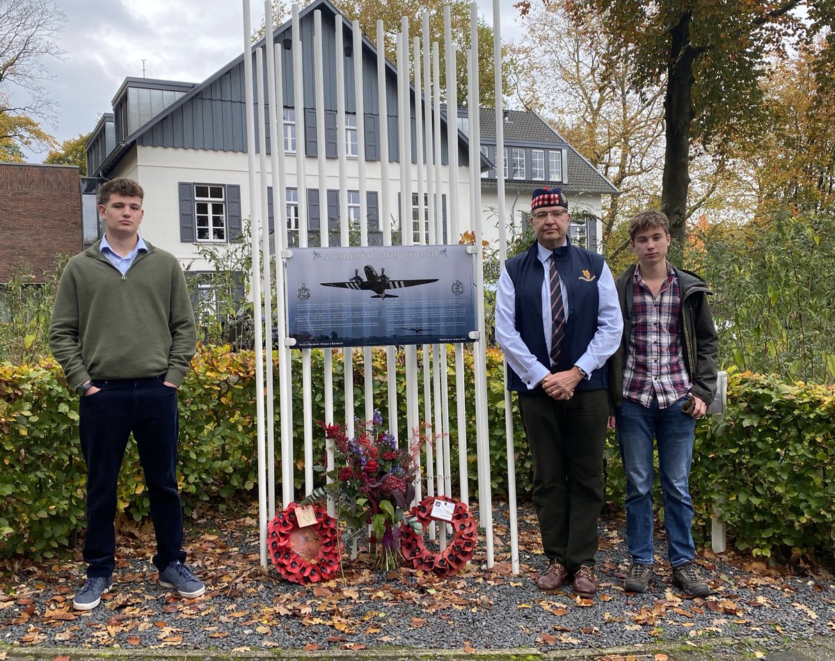 Taitster25's tweet photo. Proud to lay a wreath in Oosterbeek to 7 KOSB at the Memorial Dreyeroord who made the ultimate sacrifice #Arnhem44. ๐ณ๐ฑ๐ฌ๐ง
'At the going down of the sun and in the morning, we will remember them'.
@PoppyLegion
@CWGC
@The_SCOTS
@16AirAssltBCT
@airbornemuseum https://t.co/BwSsKovTr7