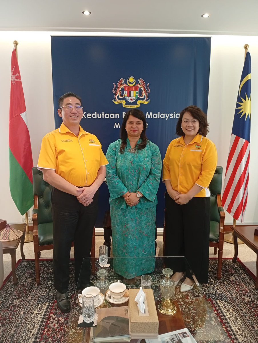 MYEmbMuscat's tweet image. Meeting with Mr. Cosmo Teo, Managing Director of Great Cosmo Industries Sdn Bhd, on 5 November 2025. The company participated in Project Oman Exhibition in Muscat from 3–5 November 2025.