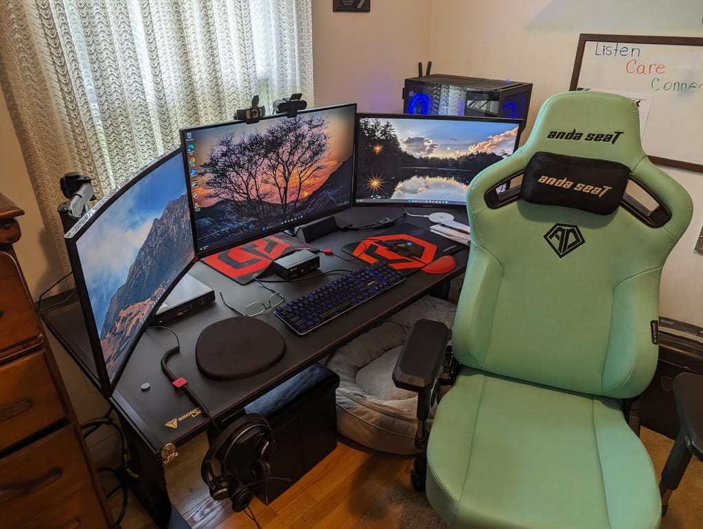 The perfect pop of color to elevate any space. 😉 Kaiser3
👉 Tag us in your #AndaSeat setup for a chance to be featured!

📷: Robert Green from andaseat.com

#andaseat #gamer #gamingchair #kaiser3 #blackfriday #ergonomic #gamingsetup #officechair #worksetup #chair