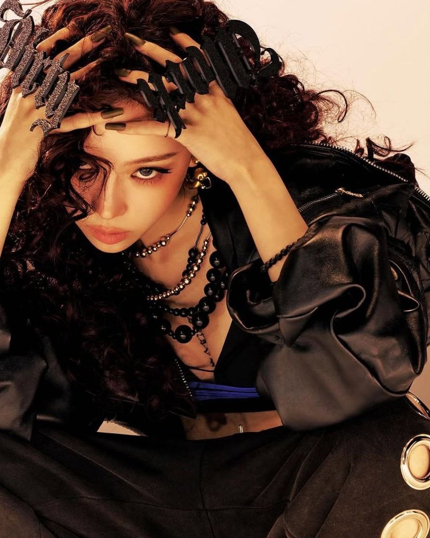 G! Rich, Viena Hadid tweet media