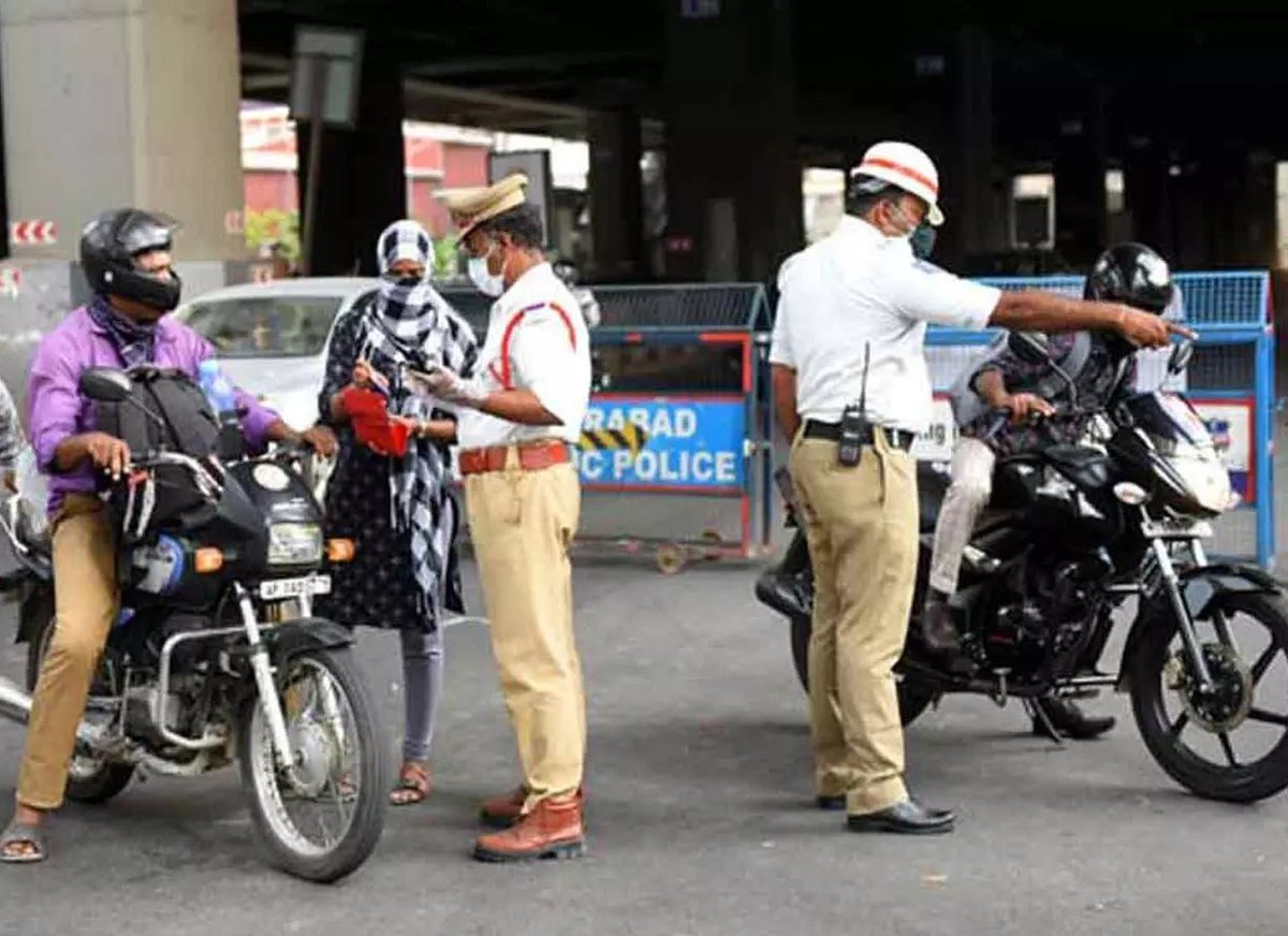 AndhraNexus's tweet photo. 🚨 AP govt has decided to send text alerts on traffic violations before issuing challans.

The system, inspired by Kerala’s model, will issue challans only after repeated offences.

The goal is to promote awareness &amp; responsible driving across AP.
#AndhraPradesh #TrafficAwareness https://t.co/TwVIW4ekDb