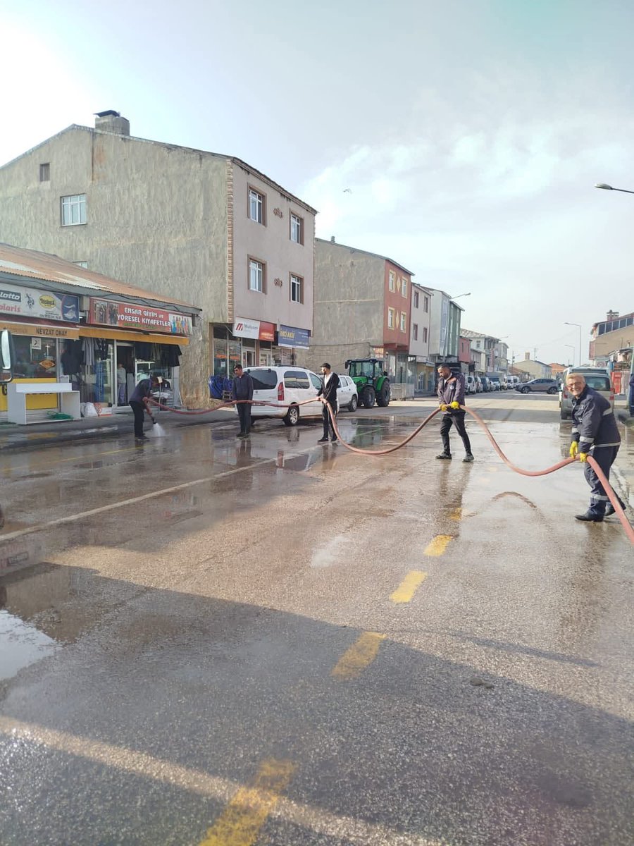 ✅Halkımızın yaşam kalitesini artırmak, ulaşımı daha konforlu ve güvenli hale getirmek adına yürüttüğümüz çalışmalar ile birlikte, altyapıdan üstyapıya kadar her alanda söz verdiğimiz gibi hizmet üretmeye devam ediyoruz.
Bahar GÖKSU 
Karayazı Belediyesi Eşbaşkanı