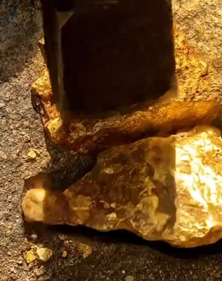 Pakistan has discovered new gold deposits worth $636b (that's about Kshs 82 Trillion) from Tarbela Dam soil. Tarbela Dam is the world's largest earth filled dam built along the Indus River and on Indus Valley.