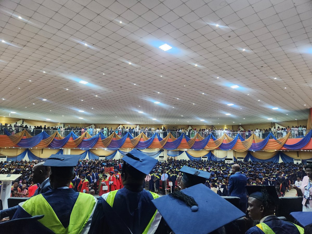 studentsunionui's tweet photo. It's that time of the year again 

Congratulations to all Graduants of the first and best University ✨ https://t.co/BJ69WJDyM6