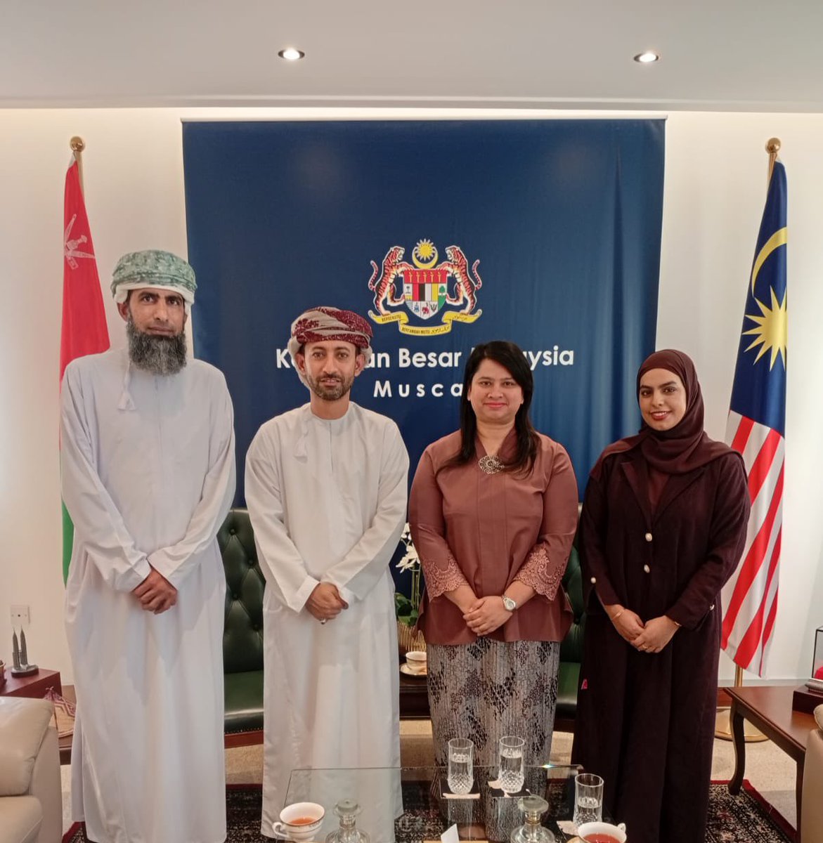 MYEmbMuscat's tweet image. Meeting with Mr. Hilal Al Duhli, Co-Founder of the Esmani Platform, on 4 November 2025. Esmani is Oman’s first dedicated platform supporting individuals who stutter, established in 2020 under the Ministry of Culture, Sports, and Youth Oman.