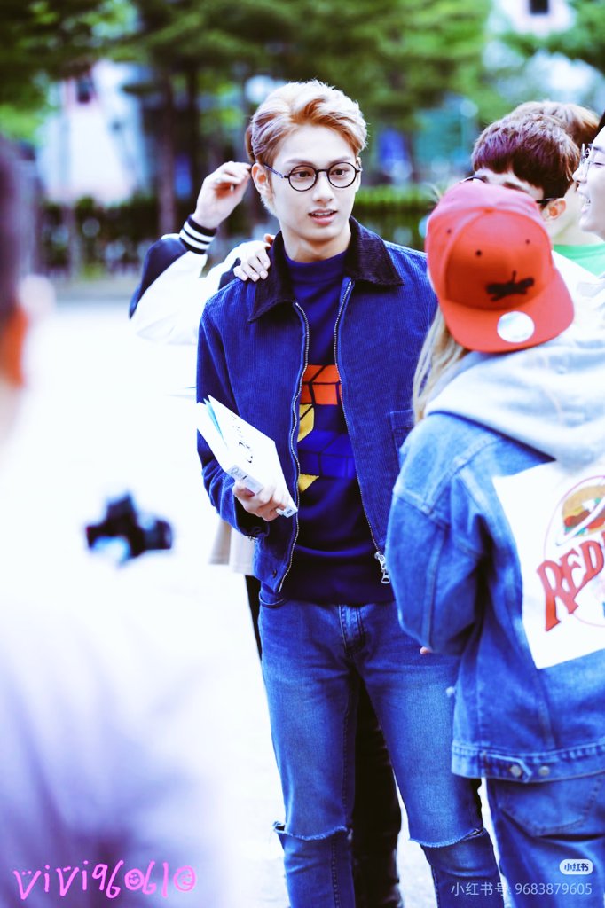 文俊辉🎬20160513 MUSIC BANK 上衣｜ANDERSSON BELL 书籍｜《QUIET