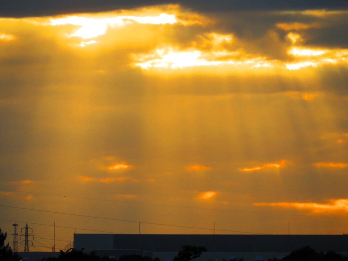 赤倉　レイヤードグラフ　Ludique　sunset orange Orange Sun Rays Blue Water Stock Vector (Royalty Free) 119201263