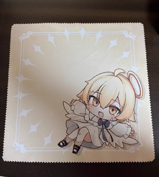 アクキーとレンズクリーナーです