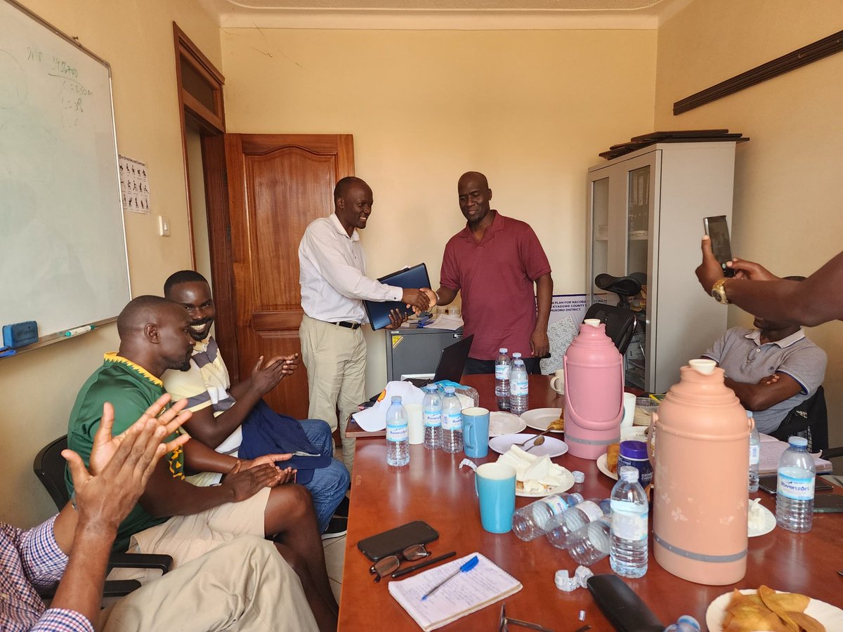 <a href="/ngonians/">NACOBA</a>  on Saturday 7th there was a meeting between the outgoing ExCo and the newly elected Exco. 

The outgoing president handed over the president's file to the new president Mr. Cornelius Mukiibi. 🥳🎉
#nisidominus