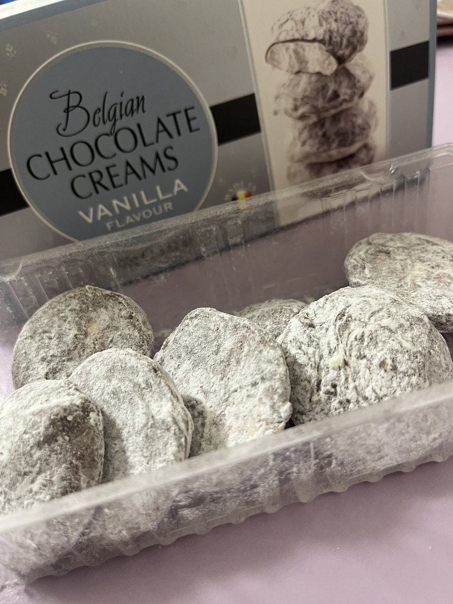 去年大バズりしてどの店舗でも売り切れて買えなかったカルディのベルギーチョコレート販売開始してた🍫🤍
今年は絶対買うって決めてたから嬉しい念願😭
vt.tiktok.com/ZSygK3q9N/