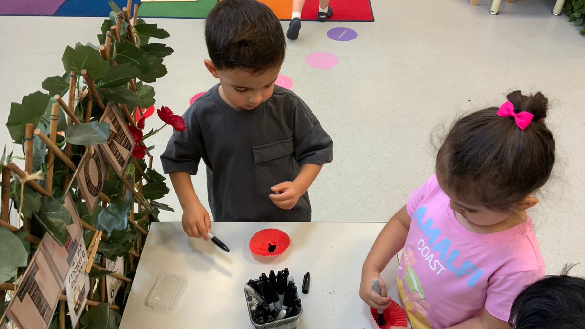 InfantJesus54's tweet image. At Infant Jesus School, our students and staff gathered in reflection and prayer to honour the courage and sacrifice of those who have served and continue to serve our country. Lest we forget. #ExpectGreatThings #RemembranceDay #ConnectedLearners