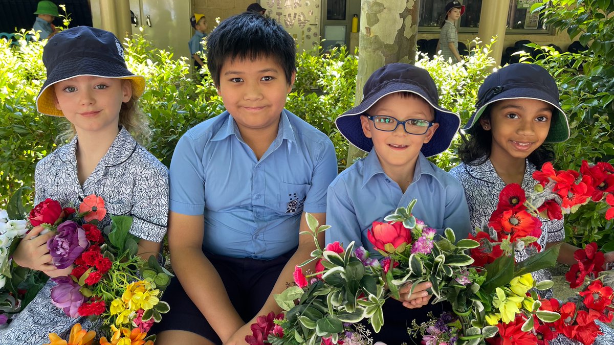 InfantJesus54's tweet image. At Infant Jesus School, our students and staff gathered in reflection and prayer to honour the courage and sacrifice of those who have served and continue to serve our country. Lest we forget. #ExpectGreatThings #RemembranceDay #ConnectedLearners